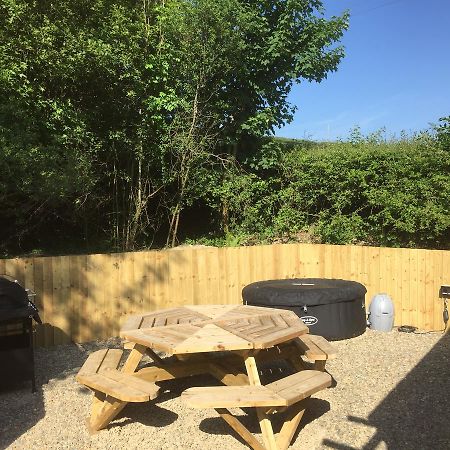 Romantic Getaway Luxury Wooden Cabin With Private Hot Tub And Bbq Aberystwyth Exteriör bild