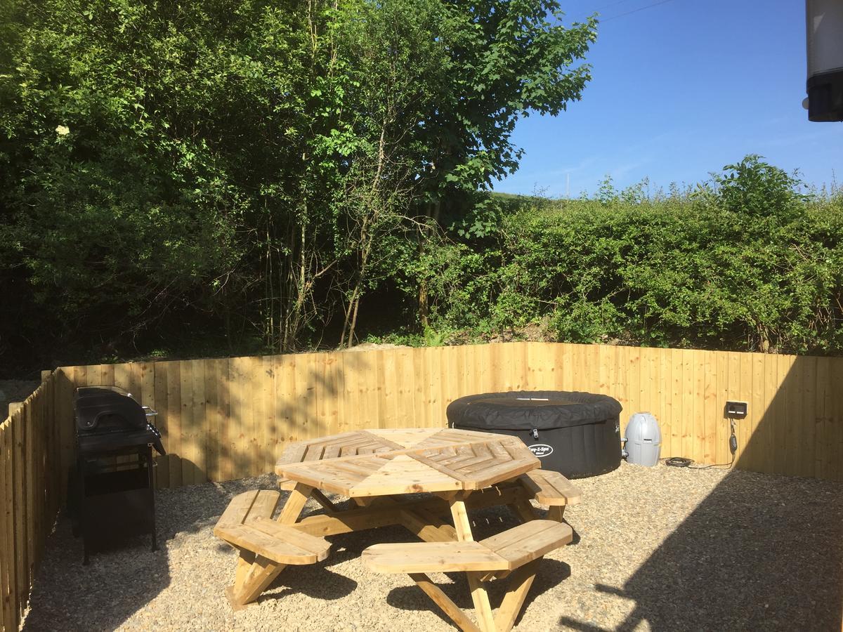Romantic Getaway Luxury Wooden Cabin With Private Hot Tub And Bbq Aberystwyth Exteriör bild